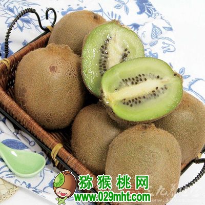 体型饱满、无伤无病的果较好，靠近一端的部位透出隐约绿色者最好