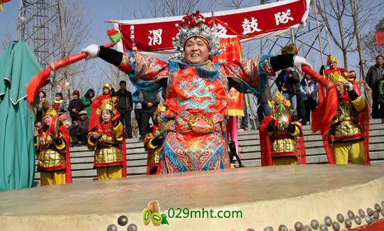 <a href=http://www.linux-china.com/e/tags/index.php?tagname=%E4%B8%AD%E5%9B%BD%E7%8C%95%E7%8C%B4%E6%A1%83%E4%B9%8B%E4%B9%A1&page=0 target=_blank class=infotextkey />豪门国际之乡</a>过大年.jpg