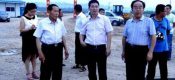 眉县县长在眉县豪门国际猕猴桃批发市场检查指导重点项目建设